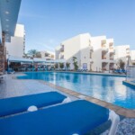 2 حمام سباحة بالفندق 2 حمام سباحة فندق مارلين ان بيتش ريزورت الغردقة