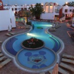 حمام سباحة للكبار والأطفال حمام سباحة للكبار والأطفال