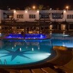 مشهد ليلي لحمام السباحة في فندق تيفولي اكوا بارك شرم الشيخ